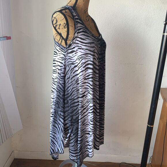 NWT ISABELLA RODRIGUEZ Scoop Slinky A-line Tank Top Cold Shoulder Blk Tiger Sz L - Picture 8 of 12